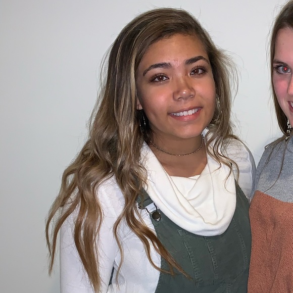 Meet your Posher, Chloe - Picture 2 of 3